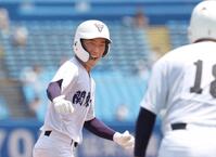 　４回、右越えソロを放ち、叫ぶ坂本（撮影・佐々木彰尚）