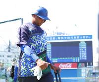 　１軍に合流し、打撃練習に臨むビシエド（撮影・西岡正）