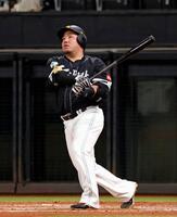 　４回、山川が左越えに３ランを放つ