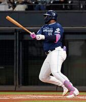 　１回、レイエスが右前に適時打を放つ