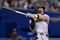 　６回、キャベッジがこの試合２本塁打目となる右越え２ランを放つ