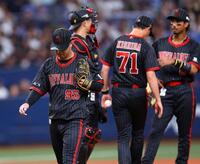 　１０回、勝ち越しを許し降板する才木（撮影・山口登）