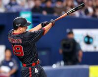 　２回、左越えに先制２ランを放つ杉本（撮影・山口登）