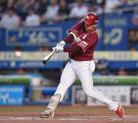 　３回、中前打を放つ中島（撮影・開出牧）