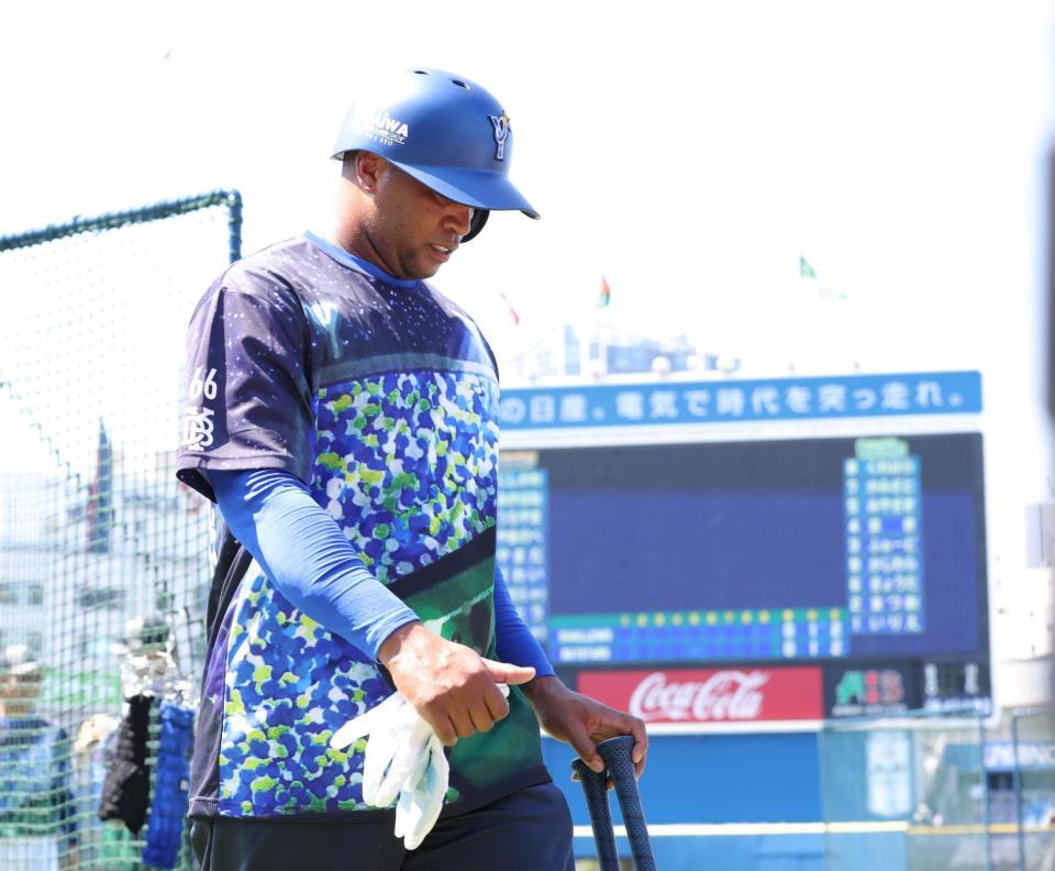 　１軍に合流し、打撃練習に臨むビシエド（撮影・西岡正）