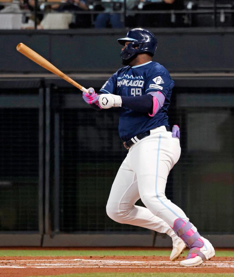 　１回、レイエスが右前に適時打を放つ