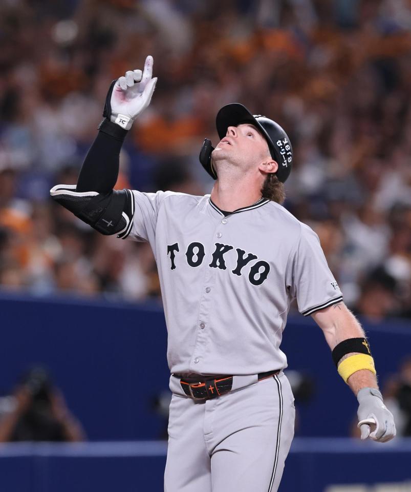 　１回、先制３ランを放ち生還するキャベッジ