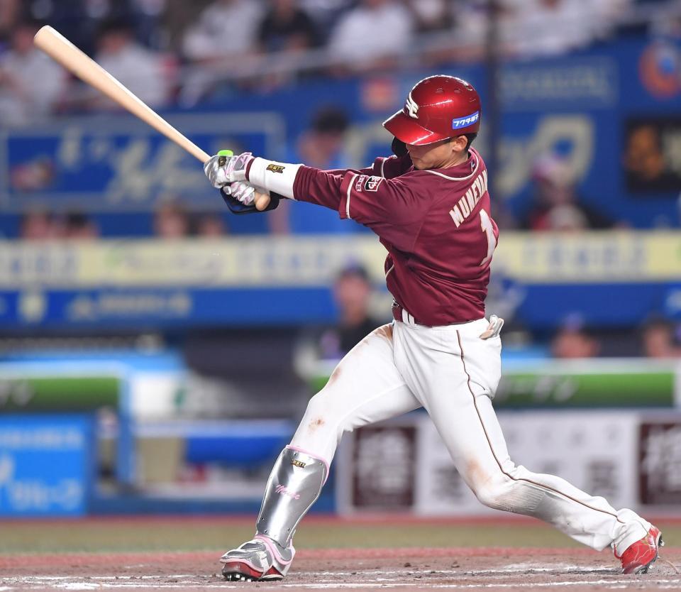 　７回、右越え二塁打を放つ宗山（撮影・開出牧）