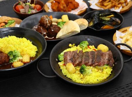 　「ＴＨＥ　ＦＩＦＴＹ　ＦＩＦＴＹ　ＣＬＵＢ」で提供されるメニュー（撮影・中島達哉）