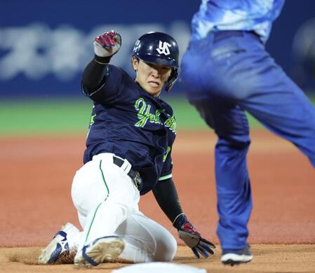 　６回、三盗を決める内山（撮影・西岡正）