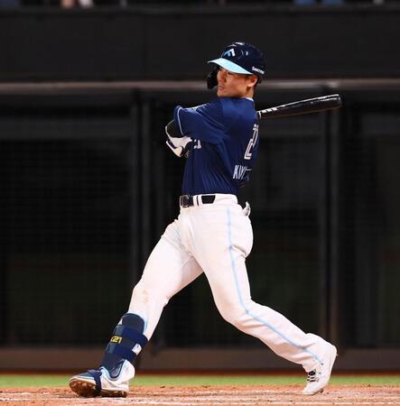 　８回、逆転２点適時三塁打を放つ清宮幸（撮影・中島達哉）