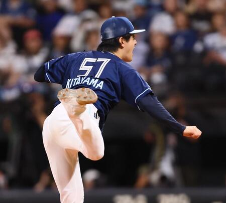 　５回、声をあげながら力投する北山（撮影・中島達哉）