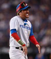 　きつねダンスを踊るきつね・淡路幸誠（撮影・中島達哉）