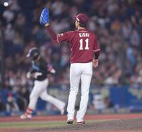 　４回、西川（後方）に左越えソロを打たれた岸（撮影・開出牧）