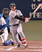 　６回、増田陸が左前に適時打を放つ