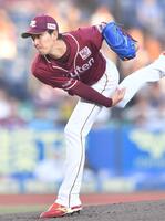 　力投する岸（撮影・開出牧）