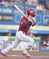 　１回、左前打を放つ宗山（撮影・開出牧）