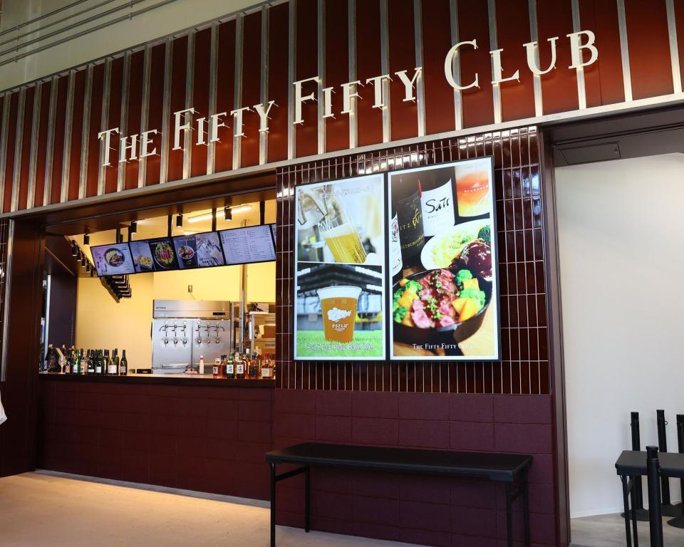 　球場内に新しくグランドオープンする「ＴＨＥ　ＦＩＦＴＹ　ＦＩＦＴＹ　ＣＬＵＢ」（撮影・中島達哉）