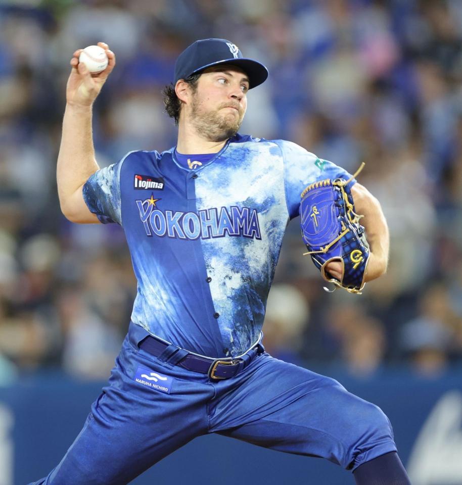 　ヤクルト戦に先発し力投するバウアー（撮影・西岡正）