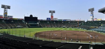 　シートノックを受ける北海の選手たち（撮影・中田匡峻）