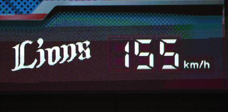 　１５５ｋｍを記録した掲示板（撮影・西岡正）