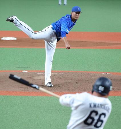 　２回、渡部健を遊飛に打ち取る藤浪（撮影・西岡正）