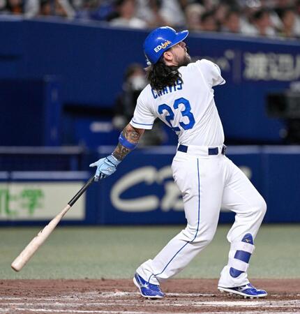 　４回、チェイビスが左越えに２ランを放つ