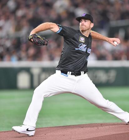 　力投するサモンズ（撮影・開出牧）