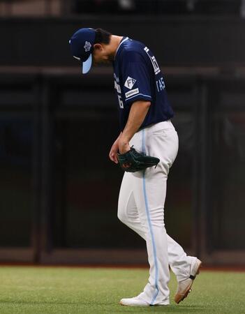 　４回、谷川原に適時打を許し、がっくりする達（撮影・中島達哉）