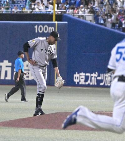 　９回、細川に同点２ランを浴びたマルティネス