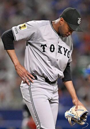 　９回、細川に同点２ランを浴びたマルティネス