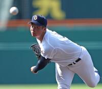 　マウンドで投球練習をする沖縄尚学・末吉良丞（撮影・中田匡峻）