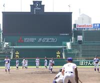 　マウンドで投球練習をする金足農・吉田大輝（撮影・中田匡峻）