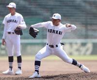 　投球練習をする北海・浅水（撮影・中田匡峻）