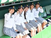 　選手たちをサポートする東海大熊本星翔のマネジャー（撮影・中田匡峻）