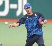 　サイドスローでキャッチボールする藤浪（撮影・西岡正）