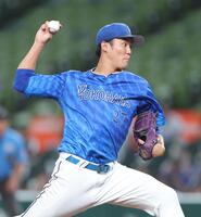 　力投する藤浪（撮影・西岡正）