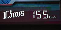 　１５５ｋｍを記録した掲示板（撮影・西岡正）