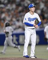 　４回、甲斐（左）に３ランを浴びた金丸