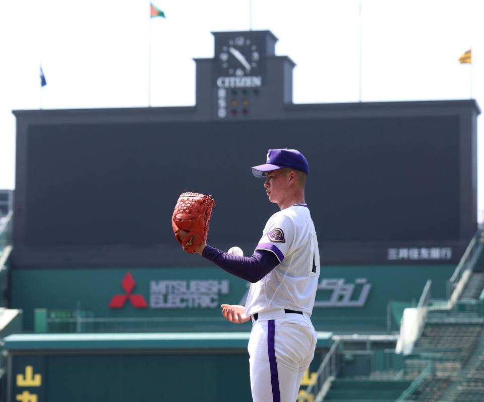 　甲子園練習に臨む金足農・吉田大輝（撮影・中田匡峻）