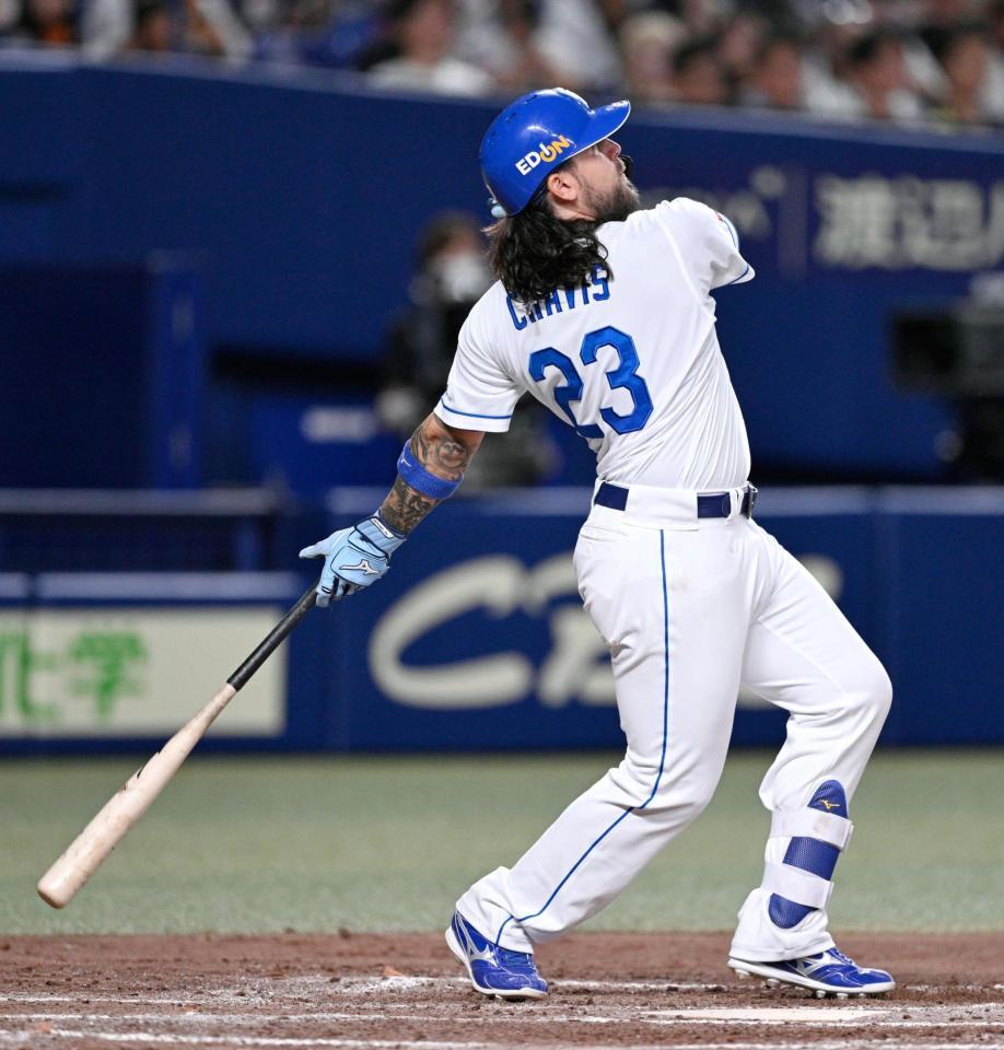 　４回、チェイビスが左越えに２ランを放つ