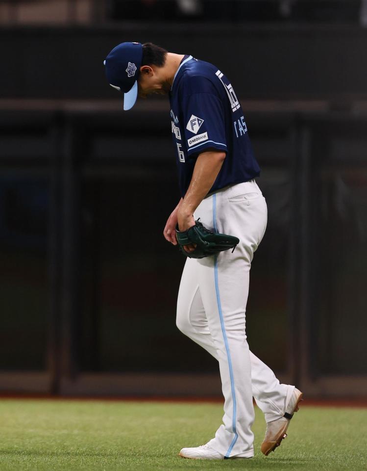 　４回、谷川原に適時打を許し、がっくりする達（撮影・中島達哉）