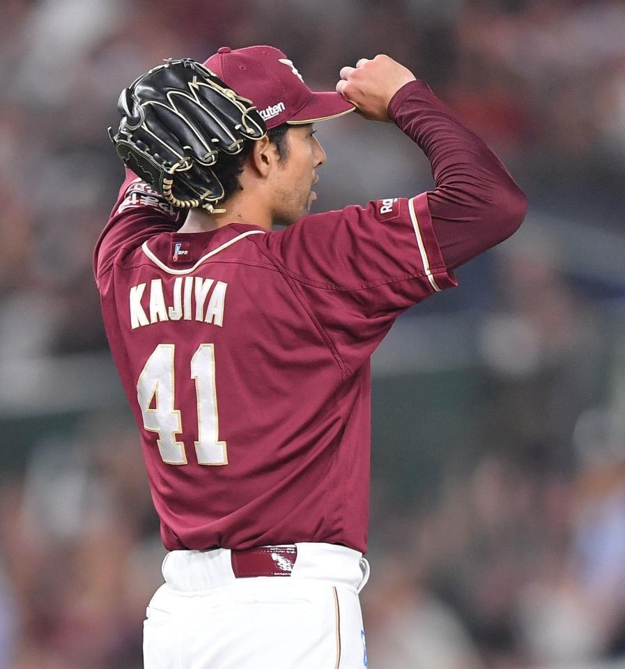 　７回、ソトに同点適時二塁打を打たれた加治屋（撮影・開出牧）