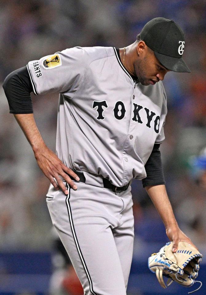 　９回、細川に同点２ランを浴びたマルティネス