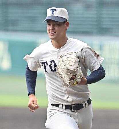 　リラックスした表情で練習する東洋大姫路・阪下漣（撮影・西田忠信）