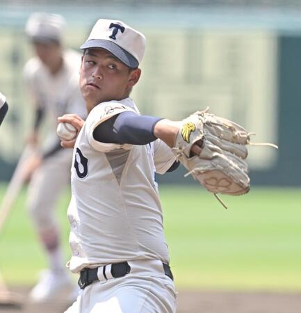 　キャッチボールする東洋大姫路・阪下漣（撮影・西田忠信）