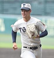 　リラックスした表情で練習する東洋大姫路・阪下漣（撮影・西田忠信）