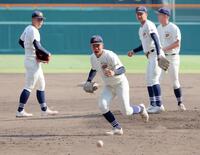 　守備練習する未来富山ナイン