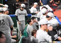 　西武に大敗し借金２０となり、静まりかえるロッテベンチ（撮影・佐藤厚）