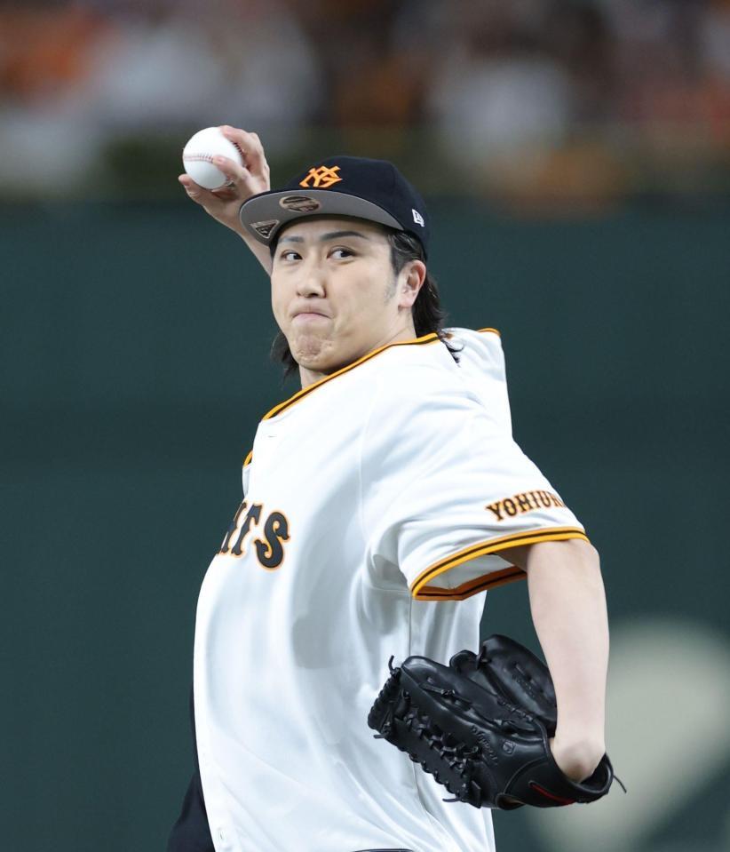 　ファーストピッチを行う尾上松也（撮影・西岡正）